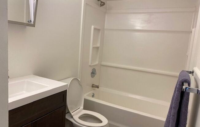 Studio, 1 bath, 400 sqft, $1,000, Unit Hudson Heights Bldg B-18