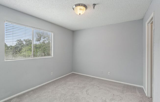 2 beds, 1.5 baths, 850 sqft, $1,490