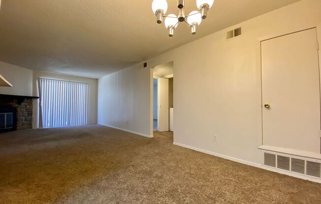 1 Bed 1 Bath Aurora Condo Located Near Cherry Creek Stat Park! Available NOW!!!
