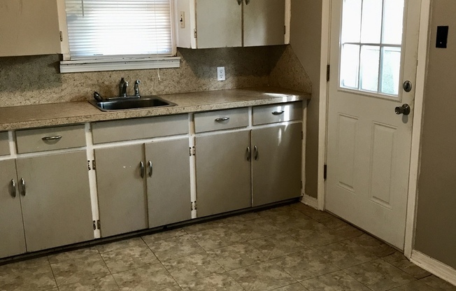 2 beds, 1 bath, $1,150