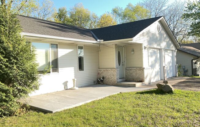 Large Single Family House in Oakdale!! DON'T MISS!!