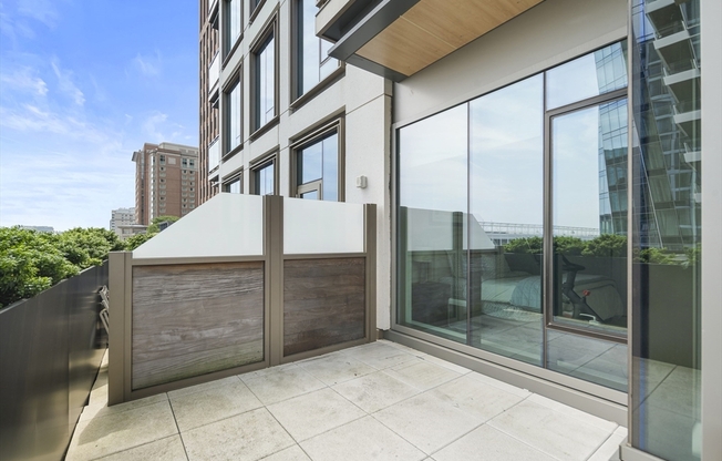 1 bed, 1 bath, 693 sqft, $6,000, Unit 520