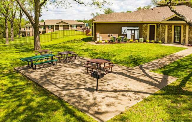 Highland Hills_Outdoor Grill Area