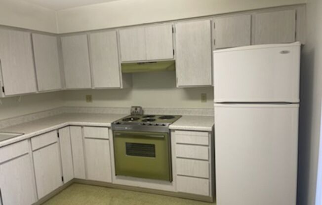 2 beds, 1 bath, 890 sqft, $1,499, Unit 6046 E Albany