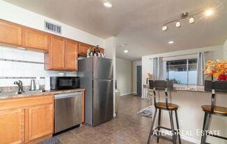 530 W LN JOLLA DR