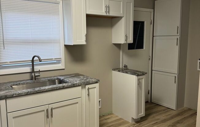 2 Bedroom 1 Bathroom in Moline!