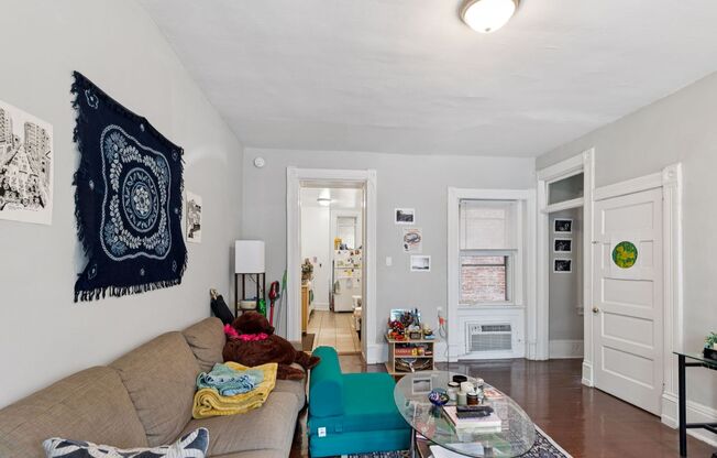 2 beds, 1 bath, 900 sqft, $1,590, Unit 3412 Spring Partners LP-1F