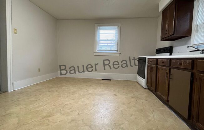 3 beds, 1 bath, 1,200 sqft, $850, Unit 239