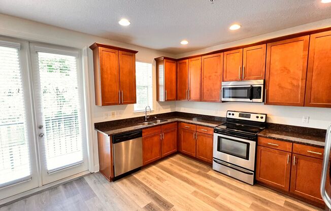 Welcome to Your Three-Story Paradise in Thriving Orlando, FL! WASHER & DRYER INCLUDED!