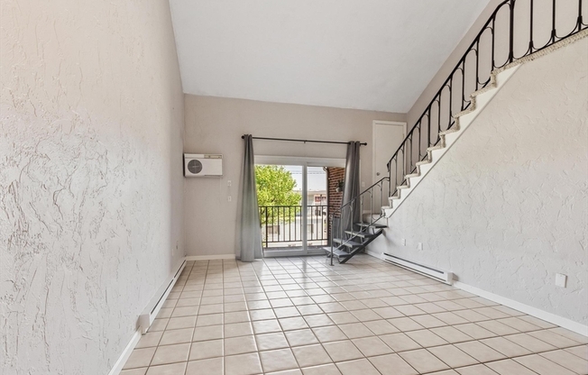 2 beds, 2 baths, 978 sqft, $2,900, Unit 5