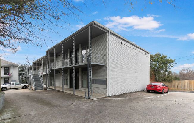 2 beds, 1 bath, 816 sqft, $1,209, Unit 13