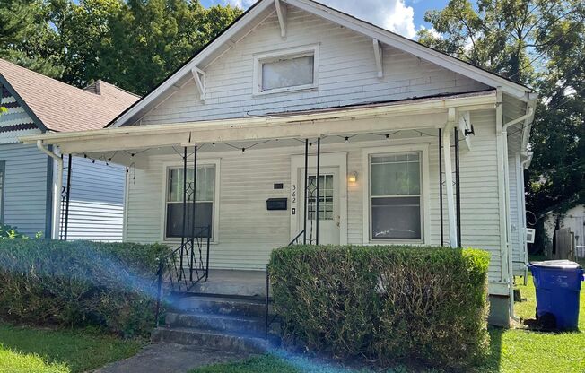 3 beds, 1 bath, $2,200