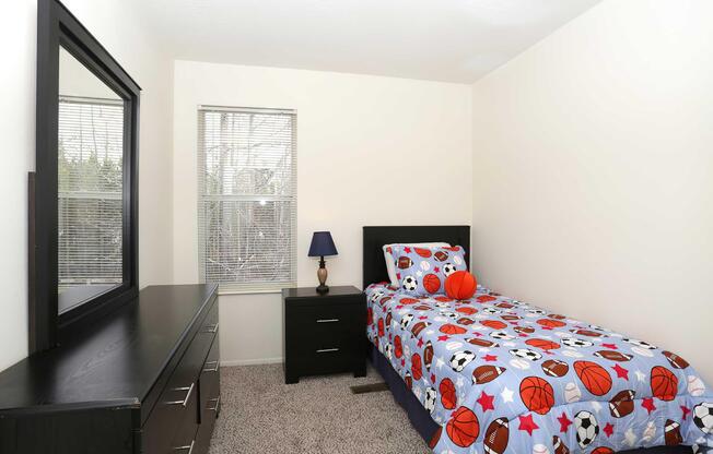 3 beds, 2 baths, 1,096 sqft, $1,550