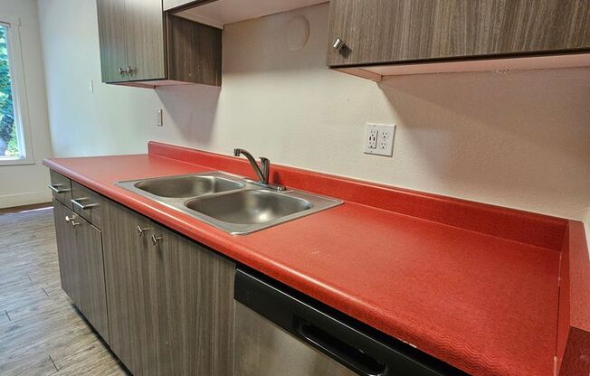 2 beds, 1 bath, 915 sqft, $1,575, Unit 68