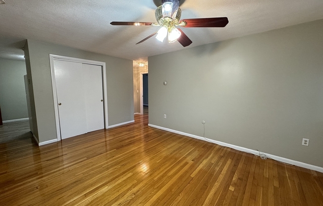 2 beds, 1 bath, 650 sqft, $2,500, Unit 17