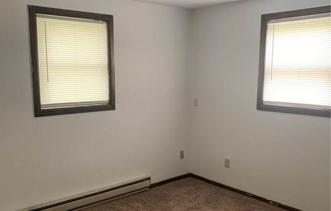 2 beds, 1 bath, $825, Unit 3