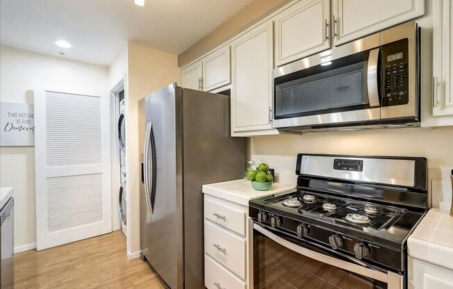 1 bed, 1 bath, $2,300