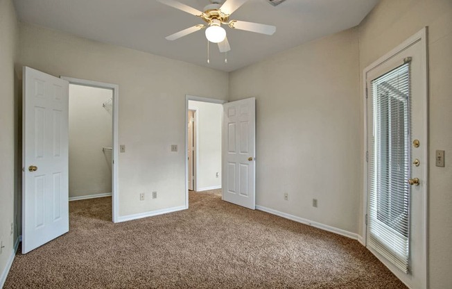 Lincoln Villas on Memorial Bedroom