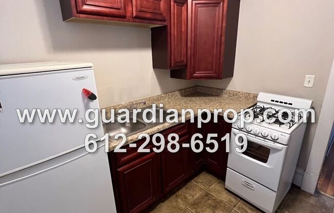 1 bed, 1 bath, 700 sqft, $975, Unit #1