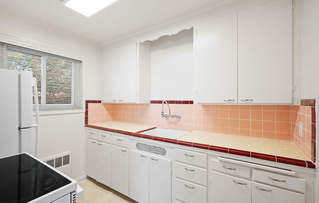 1 bed, 1 bath, 664 sqft, $1,685, Unit 301