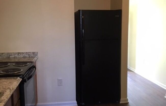 Studio, 1 bath, $850, Unit 326- Unit 7