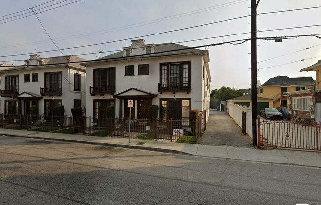 867 W 23 ST