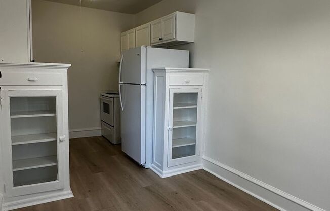 1 bed, 1 bath, $1,100, Unit 314