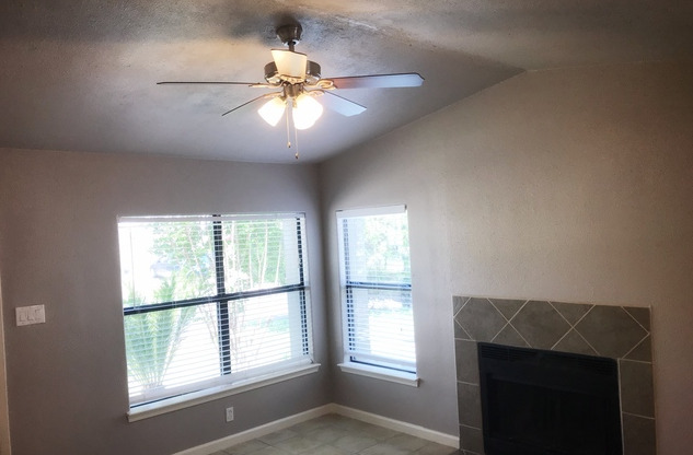3bed/2bath Super Cute House for Rent! Available NOW!