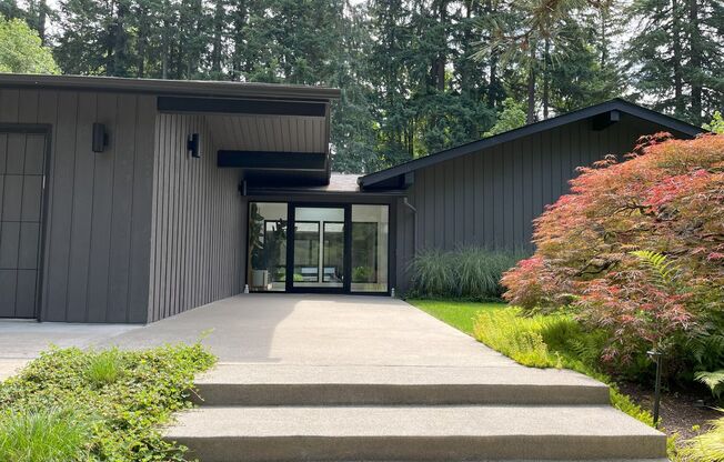 Sleek, Stylish & Surrounded by Green – The Perfect Private Escape