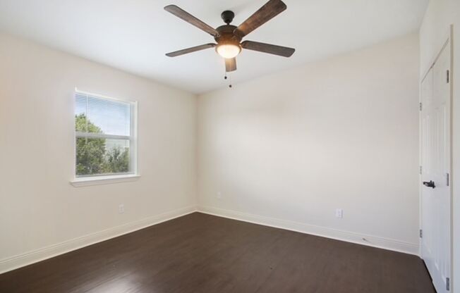 1 bed, 1 bath, $895, Unit F128