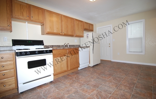 2 beds, 1 bath, 640 sqft, $795, Unit Apt 100