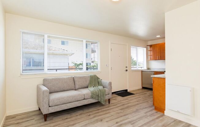 Back Nine Apartments - Located on the west slope of Queen Anne