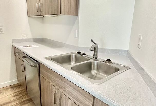 2 beds, 2 baths, 833 sqft, $1,750, Unit 211