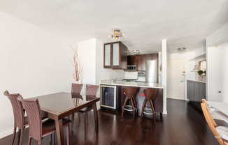 1 bed, 1 bath, $5,900, Unit 14E