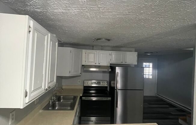 2 beds, 1 bath, 1,120 sqft, $2,100, Unit 12