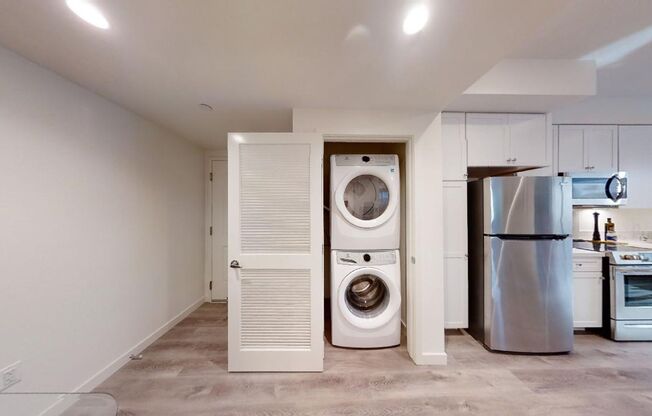 Studio, 1 bath, 569 sqft, $2,500, Unit Unit 205