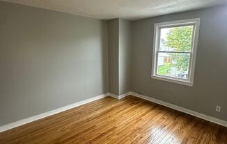 2 beds, 1 bath, $1,150, Unit 109