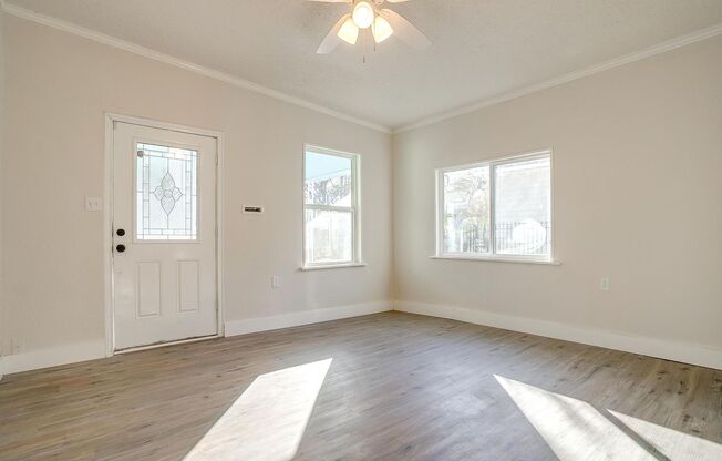 Newly Remodeled 2 Bed, 1 Bath Home near Historic Southside- 76110