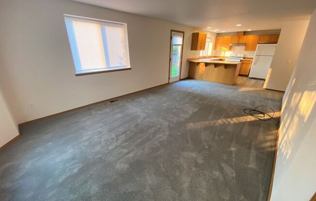 3 Bed on Cul-de-sac with Great Backyard and Lawn Service!