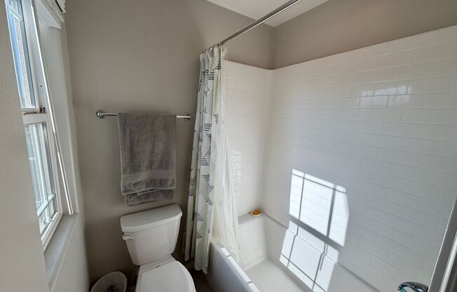 3 beds, 2 baths, $2,369