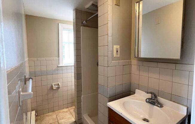 Studio, 1 bath, 312 sqft, $1,100, Unit Studio Efficiency Apt