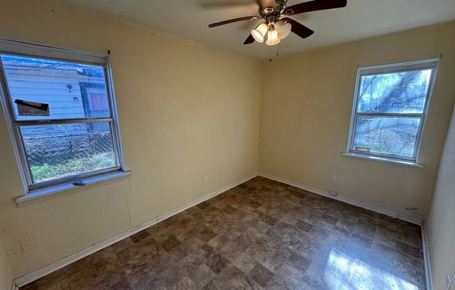 3 beds, 1 bath, $725