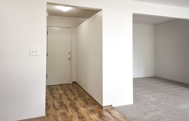 Studio, 1 bath, 474 sqft, $945, Unit 27