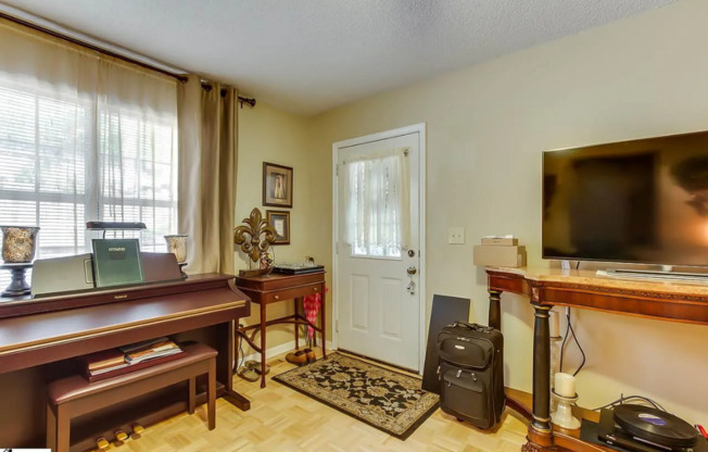 2 beds, 1 bath, $1,200