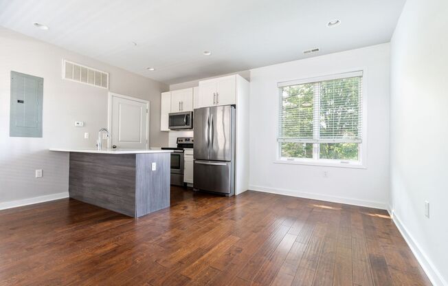 2 beds, 2 baths, 1,077 sqft, $1,787, Unit Unit 11