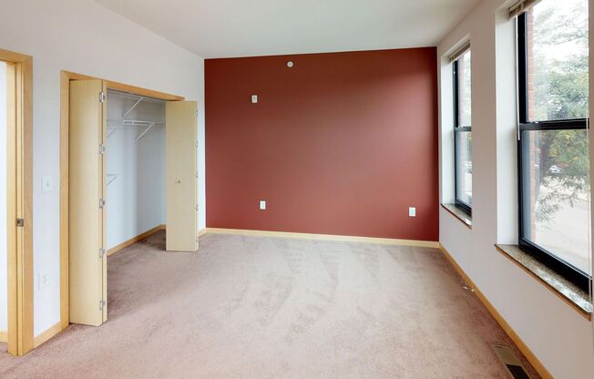 2 beds, 1.5 baths, $2,450, Unit 602 W Main St