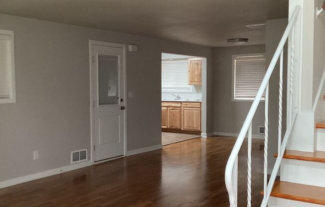 Cute Townhouse, Fully Renovated