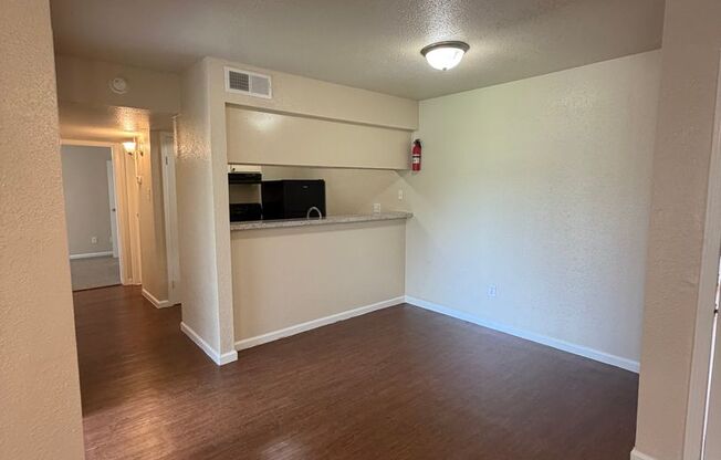 2 beds, 1 bath, 812 sqft, $1,085, Unit 1106