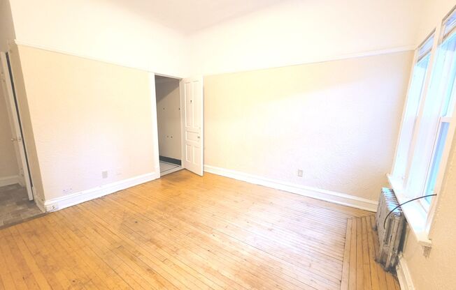 1 bed, 1 bath, $995, Unit 7