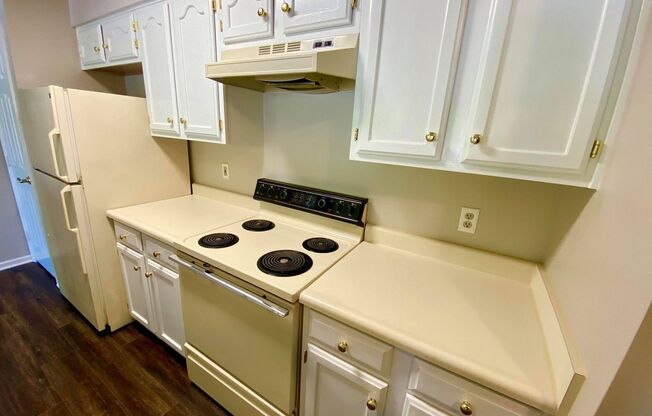Charming 2 Bedroom/ 1 Bathroom Parkville Condo in Lovely Seven Courts Community